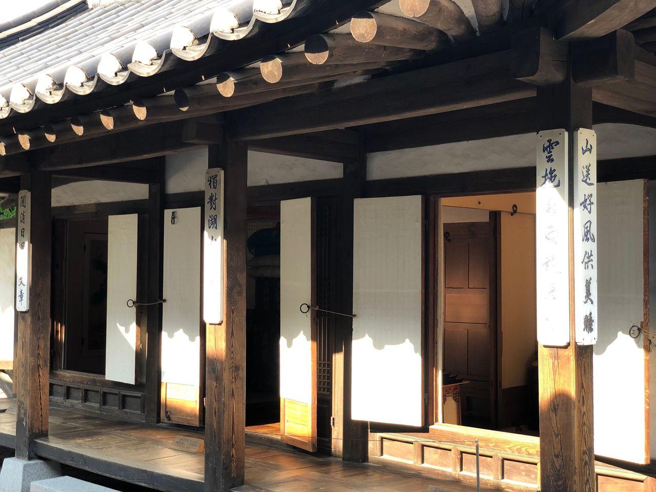 Place where time has frozen; Namsangol Hanok Village, the most beautiful site in Seoul